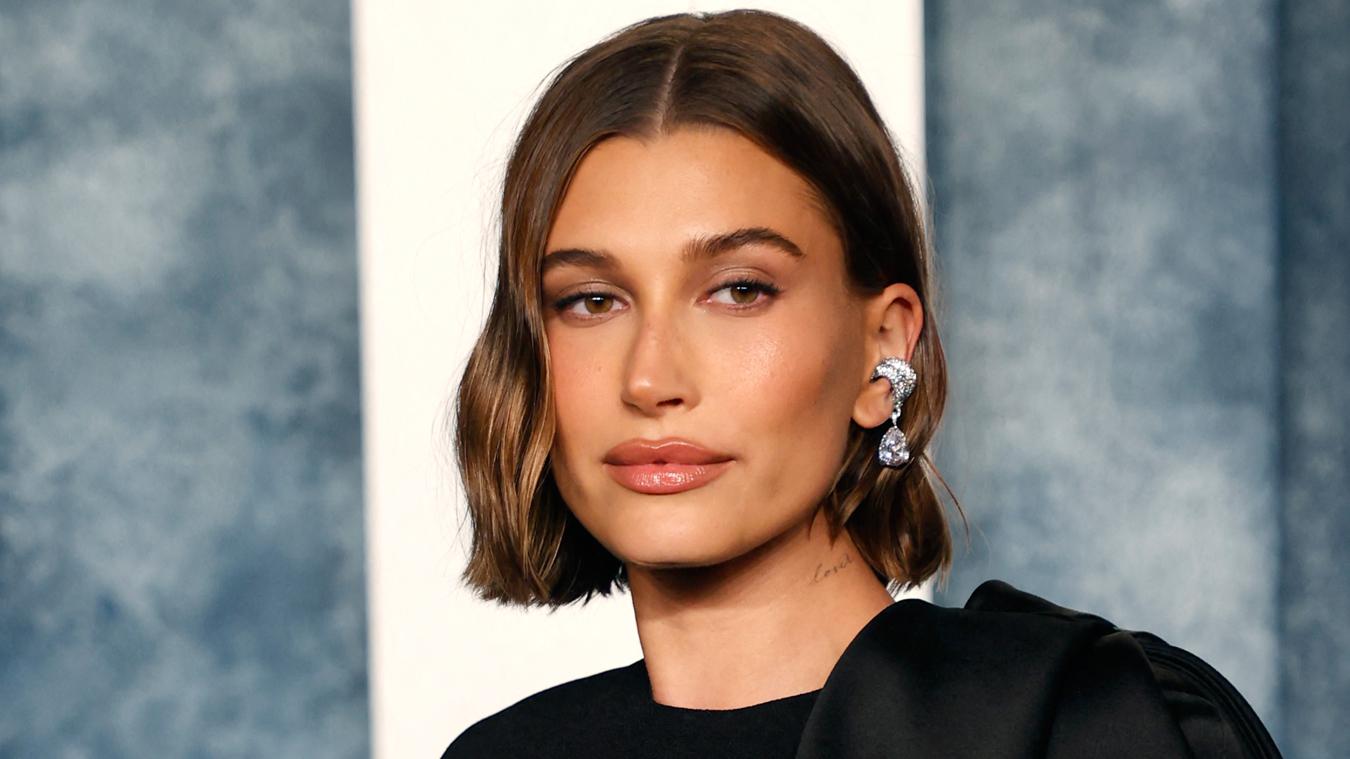 Hailey Bieber zorgt voor verontwaardiging bij volgers: «Waarom is ze naakt?!»  (foto) - Metrotime